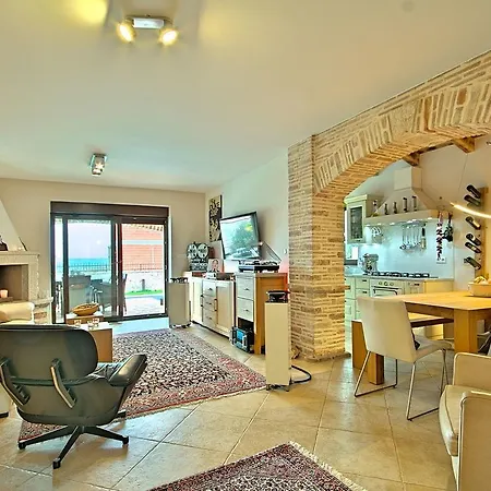 Beautiful Villa With Swimming Pool In Tar فيلة Tar-Vabriga