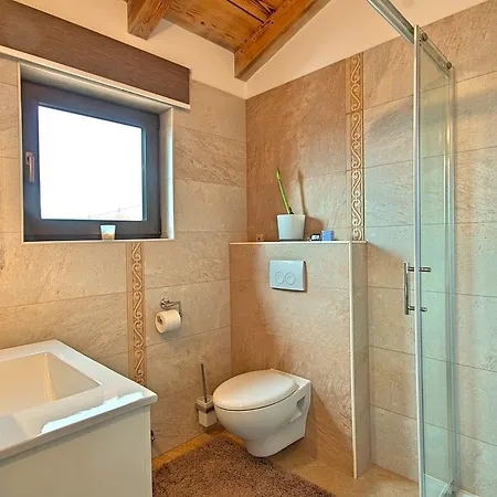 Beautiful Villa With Swimming Pool In Tar *