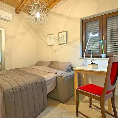 Beautiful Villa With Swimming Pool In Tar فيلة Tar-Vabriga