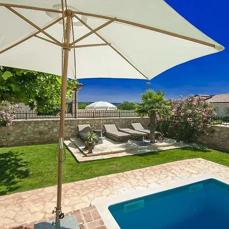 Beautiful Villa With Swimming Pool In Tar *