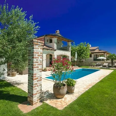 Beautiful Villa With Swimming Pool In Tar Tar-Vabriga