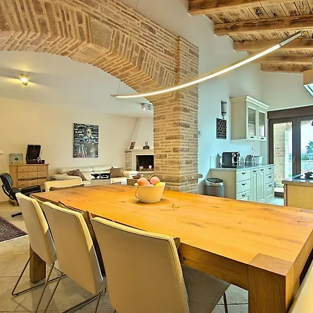 Вилла Beautiful Villa With Swimming Pool In Tar