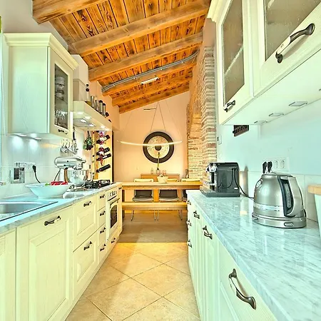 Beautiful Villa With Swimming Pool In Tar Вилла Тар