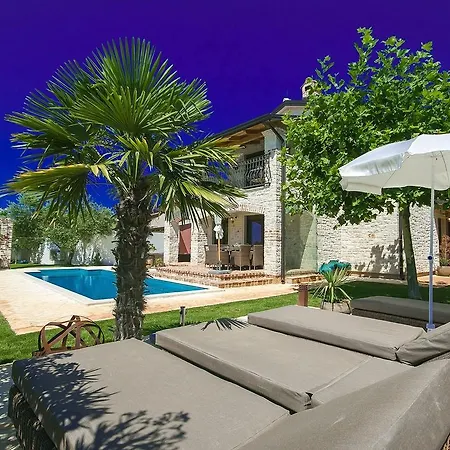 Вилла Beautiful Villa With Swimming Pool In Tar