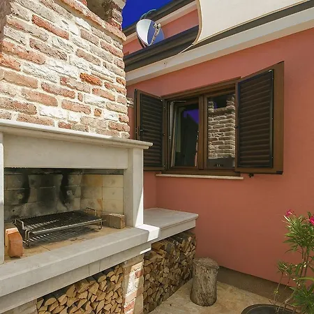 Вилла Beautiful Villa With Swimming Pool In Tar Тар