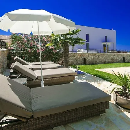 Вилла Beautiful Villa With Swimming Pool In Tar