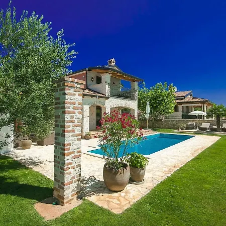 Вилла Beautiful Villa With Swimming Pool In Tar Тар