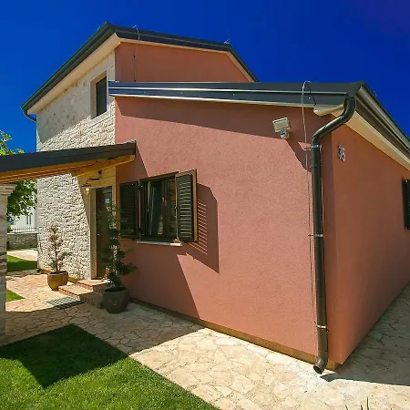 Beautiful Villa With Swimming Pool In Tar Тар